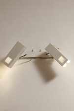 Dwupunktowa pozioma biała metalowa lampa ścienna/kinkiet z ruchomymi kloszami na chromowanej konstrukcji, Space Age, Włochy, lata 70 - obrazek 73