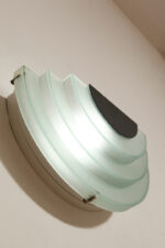 Jednopunktowy kinkiet/lampa ścienna z akrylowym kaskadowym kloszem w morskim kolorze, styl Memphis, firma Massive, Belgia, lata 90. - obrazek 7