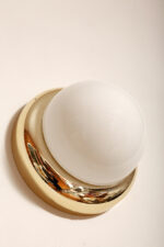 Jednopunktowa w kształcie kopuły okrągła szklana biała lampa ścienna/kinkiet/plafon ze złotą oprawą z tworzywa sztucznego, Space Age, Sozzi Illuminazione, Włochy, lata 80 - obrazek 7