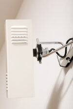 Dwupunktowa pozioma biała metalowa lampa ścienna/kinkiet z ruchomymi kloszami na chromowanej konstrukcji, Space Age, Włochy, lata 70 - obrazek 74