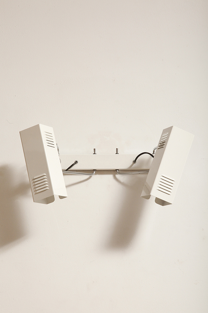 prl design, antique shop, lampa space age, antyk sklep warszawa, design store, lampa prl, antique store, wisząca lampa retro, italian vintage lamp, sklep retro, lampa vintage, design store warsaw, kinkiet vintage, space age wall lamp, retro shop warsaw, space age, mleczna lampa wiszaca, white lamp, włoski kinkiet vintage, retro sklep warszawa, space age lamp, lampa wiszca prl, retro shop, szklany kinkiet vintage, lampa, vintage shop warsaw, space age style, wisząca lampa vintage, vintage shop, szkło murano, lamp design, vintage store warsaw, vintage hanging lamp, vintage sklep warszawa, vintage store, vintage italian wall lamp, vintage lamp, retro store warsaw, retro lamp, antique shop warsaw, sklep vintage, vintage sconce, prl style, szklana lampa, lampa retro, antique store warsaw, design shop, vintage ceiling lamp, design shop warsaw, white glass lamp, italian lamp, retro store, vintage wall lamp, design sklep warszawa, italian style, antyk sklep, design sklep Dwupunktowa pozioma biała metalowa lampa ścienna/kinkiet z ruchomymi kloszami na chromowanej konstrukcji, Space Age, Włochy, lata 70 - obrazek 8