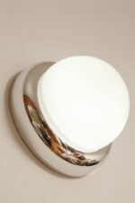 Jednopunktowa w kształcie kopuły okrągła szklana biała lampa ścienna/kinkiet/plafon ze srebrną oprawą z tworzywa sztucznego, Space Age, Sozzi Illuminazione, Włochy, lata 80. - obrazek 9