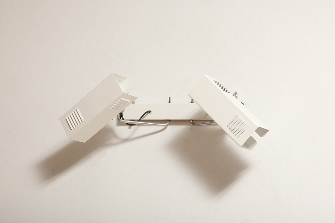 prl design, antique shop, lampa space age, antyk sklep warszawa, design store, lampa prl, antique store, wisząca lampa retro, italian vintage lamp, sklep retro, lampa vintage, design store warsaw, kinkiet vintage, space age wall lamp, retro shop warsaw, space age, mleczna lampa wiszaca, white lamp, włoski kinkiet vintage, retro sklep warszawa, space age lamp, lampa wiszca prl, retro shop, szklany kinkiet vintage, lampa, vintage shop warsaw, space age style, wisząca lampa vintage, vintage shop, szkło murano, lamp design, vintage store warsaw, vintage hanging lamp, vintage sklep warszawa, vintage store, vintage italian wall lamp, vintage lamp, retro store warsaw, retro lamp, antique shop warsaw, sklep vintage, vintage sconce, prl style, szklana lampa, lampa retro, antique store warsaw, design shop, vintage ceiling lamp, design shop warsaw, white glass lamp, italian lamp, retro store, vintage wall lamp, design sklep warszawa, italian style, antyk sklep, design sklep Dwupunktowa pozioma biała metalowa lampa ścienna/kinkiet z ruchomymi kloszami na chromowanej konstrukcji, Space Age, Włochy, lata 70 - obrazek 10