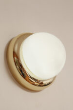 Jednopunktowa w kształcie kopuły okrągła szklana biała lampa ścienna/kinkiet/plafon ze złotą oprawą z tworzywa sztucznego, Space Age, Sozzi Illuminazione, Włochy, lata 80 - obrazek 10