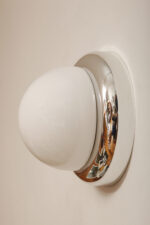 Jednopunktowa w kształcie kopuły okrągła szklana biała lampa ścienna/kinkiet/plafon ze srebrną oprawą z tworzywa sztucznego, Space Age, Sozzi Illuminazione, Włochy, lata 80. - obrazek 10