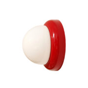 Jednopunktowa w kształcie kopuły okrągła szklana biała lampa ścienna/kinkiet/plafon z czerwoną oprawą z tworzywa sztucznego, Space Age, Sozzi Illuminazione, Włochy, lata 80.