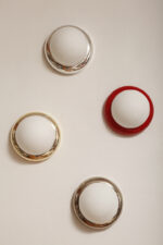 Jednopunktowa w kształcie kopuły okrągła szklana biała lampa ścienna/kinkiet/plafon z czerwoną oprawą z tworzywa sztucznego, Space Age, Sozzi Illuminazione, Włochy, lata 80. - obrazek 24