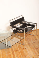 Czarny fotel "Wassily" / model B3 z konstrukcją z chromowanych rurek i naturalnej skóry, projekt Marcel Breuer, Bauhaus, Włochy, lata 80, wzór z 1925 roku, - obrazek 3