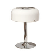 Masywna chromowana metalowa jednopunktowa lampa biurkowa/gabinetowa "Knubbling" z dużym kloszem z mlecznego pleksiglasu, projekt Anders Pehrson dla Ateljé Lyktan, Space Age, Szwecja, wzór z 1971 roku