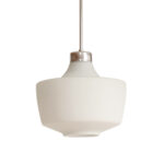 Jednopunktowa lampa sufitowa z mleczno-białym szklanym dwuwarstwowym kloszem z metalowym chromowanym zawieszeniem, Osvetlovací Sklo Valašské Medziřičí, Czechosłowacja, lata 70.