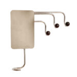 Duży metalowy wieszak/garderoba ścienna na chromowanej rurowej masywnej konstrukcji z trzema hakami zakończonymi bukowymi ręcznie toczonymi kulami, dymionym pionowym lustrem i uchwytem na parasole, Bauhaus, Niemcy, lata 30. XX wieku