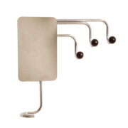 Duży metalowy wieszak/garderoba ścienna na chromowanej rurowej masywnej konstrukcji z trzema hakami zakończonymi bukowymi ręcznie toczonymi kulami, dymionym pionowym lustrem i uchwytem na parasole, Bauhaus, Niemcy, lata 30. XX wieku