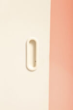 Dębowa szafka/komoda z parą przesuwanych drzwi ze sklejki lakierowanych na różowy i jasno kremowy kolor, TYP U 450, projekt Jiri Jiroutek dla Interier Praha, Czechosłowacja, wzór z 1958 roku - obrazek 11