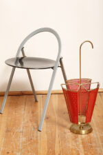 Mosiężny parasolnik/stojak na parasole w kolorze starego złota z bokami z blachy perforowanej lakierowanej na czerwono, Wagner Keller, Niemcy, lata 50/60. - obrazek 11