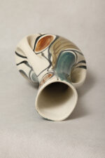 Fajansowy wazon ręcznie malowany podszkliwnie w pomarańczowe, zielone (morskie) i brązowe wzory, projekt Jan Sowiński, Włocławskie Zakłady Ceramiki Stołowej we Włocławku, wzór 284 z 1958 roku - obrazek 11