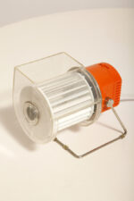 Biało pomarańczowy nieduży dwubiegowy wentylator biurkowy/biurowy z tworzywa sztucznego z ruchomą głowicą i przeźroczystym ruchomym kołnierzem, TYP QLII 7020.7, Niemiecka Republika Demokratyczna, lata 70. - obrazek 13