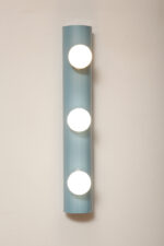 Smukła trzypunktowa aluminiowa cylindryczna niebieska lampa ścienna/kinkiet o pionowej, lub poziomej orientacji, Targetti, Włochy, lata 80. - obrazek 24