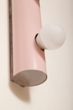 Smukła trzypunktowa aluminiowa cylindryczna różowa lampa ścienna/kinkiet o pionowej, lub poziomej orientacji, Targetti, Włochy, lata 80. - obrazek 24
