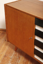 Dębowa szafka/komoda z czterema głębokimi szufladami z czarnobiałymi frontami, TYP U 458, projekt Jiri Jiroutek dla Interier Praha, Czechosłowacja, lata 60. - obrazek 13