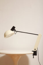 Duża jasnokremowo-czarna nablatowa jednopunktowa lampa biurkowa "Praxi" z tworzywa z ruchomym kloszem i czarnym metalowym ramieniem, projekt Bruno Gecchelin dla firmy iGuzzini, Włochy, wzór z 1982 roku - obrazek 14