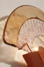 Duża dwupunktowa łososiowa lampa ścienna/kinkiet ze szklanym ręcznie formowanym fakturowym masywnym pomarańczowo-różowym kloszem, styl Art Deco, Włochy, lata 70. - obrazek 15