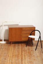 Dębowa szafka/komoda z czterema głębokimi szufladami po prawej stronie, TYP U 458, projekt Jiri Jiroutek dla Interier Praha, Czechosłowacja, lata 60. - obrazek 15