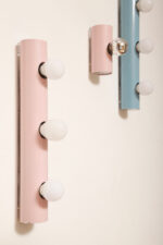 Smukła trzypunktowa aluminiowa cylindryczna niebieska lampa ścienna/kinkiet o pionowej, lub poziomej orientacji, Targetti, Włochy, lata 80. - obrazek 35