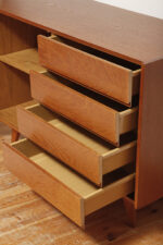 Dębowa szafka/komoda z czterema głębokimi szufladami po prawej stronie, TYP U 458, projekt Jiri Jiroutek dla Interier Praha, Czechosłowacja, lata 60. - obrazek 16