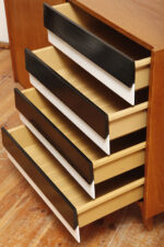 Dębowa szafka/komoda z czterema głębokimi szufladami z czarnobiałymi frontami, TYP U 458, projekt Jiri Jiroutek dla Interier Praha, Czechosłowacja, lata 60. - obrazek 15