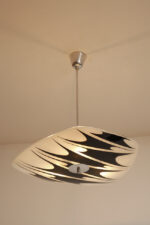 Asymetryczna mlecznobiało-czarna trzypunktowa szklana lampa sufitowa „Parasolka” malowana w geometryczne wzory, Kamenický Šenov, Czechosłowacja, lata 60. - obrazek 14