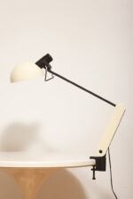 Duża jasnokremowo-czarna nablatowa jednopunktowa lampa biurkowa "Praxi" z tworzywa z ruchomym kloszem i czarnym metalowym ramieniem, projekt Bruno Gecchelin dla firmy iGuzzini, Włochy, wzór z 1982 roku - obrazek 16