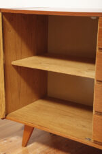 Dębowa szafka/komoda z czterema głębokimi szufladami po prawej stronie, TYP U 458, projekt Jiri Jiroutek dla Interier Praha, Czechosłowacja, lata 60. - obrazek 18