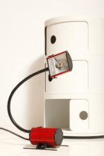 Jednopunktowa czerwono-czarna lampa biurkowa/nocna/lampa ścienna/kinkiet "Ciao 1170" z kloszem na ruchomym giętym ramieniu, projekt Ezio Didone dla firmy Arteluce, Włochy, lata 80. - obrazek 18