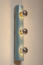 Smukła trzypunktowa aluminiowa cylindryczna niebieska lampa ścienna/kinkiet o pionowej, lub poziomej orientacji, Targetti, Włochy, lata 80. - obrazek 34