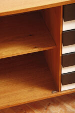 Dębowa szafka/komoda z czterema głębokimi szufladami z czarnobiałymi frontami, TYP U 458, projekt Jiri Jiroutek dla Interier Praha, Czechosłowacja, lata 60. - obrazek 18