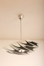 Asymetryczna mlecznobiało-czarna trzypunktowa szklana lampa sufitowa „Parasolka” malowana w geometryczne wzory, Kamenický Šenov, Czechosłowacja, lata 60. - obrazek 19