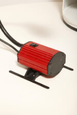 Jednopunktowa czerwono-czarna lampa biurkowa/nocna/lampa ścienna/kinkiet "Ciao 1170" z kloszem na ruchomym giętym ramieniu, projekt Ezio Didone dla firmy Arteluce, Włochy, lata 80. - obrazek 19