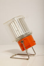 Biało pomarańczowy nieduży dwubiegowy wentylator biurkowy/biurowy z tworzywa sztucznego z ruchomą głowicą i przeźroczystym ruchomym kołnierzem, TYP QLII 7020.7, Niemiecka Republika Demokratyczna, lata 70. - obrazek 19