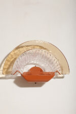 Duża dwupunktowa łososiowa lampa ścienna/kinkiet ze szklanym ręcznie formowanym fakturowym masywnym pomarańczowo-różowym kloszem, styl Art Deco, Włochy, lata 70. - obrazek 20