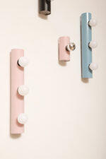 Smukła trzypunktowa aluminiowa cylindryczna niebieska lampa ścienna/kinkiet o pionowej, lub poziomej orientacji, Targetti, Włochy, lata 80. - obrazek 31