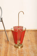 Mosiężny parasolnik/stojak na parasole w kolorze starego złota z bokami z blachy perforowanej lakierowanej na czerwono, Wagner Keller, Niemcy, lata 50/60. - obrazek 19