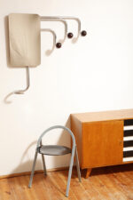 Duży metalowy wieszak/garderoba ścienna na chromowanej rurowej masywnej konstrukcji z trzema hakami zakończonymi bukowymi ręcznie toczonymi kulami, dymionym pionowym lustrem i uchwytem na parasole, Bauhaus, Niemcy, lata 30. XX wieku - obrazek 19