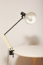 Duża jasnokremowo-czarna nablatowa jednopunktowa lampa biurkowa "Praxi" z tworzywa z ruchomym kloszem i czarnym metalowym ramieniem, projekt Bruno Gecchelin dla firmy iGuzzini, Włochy, wzór z 1982 roku - obrazek 20