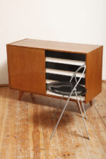 Dębowa szafka/komoda z czterema głębokimi szufladami z czarnobiałymi frontami, TYP U 458, projekt Jiri Jiroutek dla Interier Praha, Czechosłowacja, lata 60. - obrazek 20