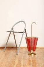 Mosiężny parasolnik/stojak na parasole w kolorze starego złota z bokami z blachy perforowanej lakierowanej na czerwono, Wagner Keller, Niemcy, lata 50/60. - obrazek 2