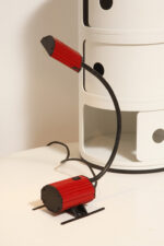 Jednopunktowa czerwono-czarna lampa biurkowa/nocna/lampa ścienna/kinkiet "Ciao 1170" z kloszem na ruchomym giętym ramieniu, projekt Ezio Didone dla firmy Arteluce, Włochy, lata 80. - obrazek 21