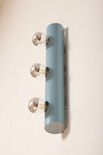 Smukła trzypunktowa aluminiowa cylindryczna niebieska lampa ścienna/kinkiet o pionowej, lub poziomej orientacji, Targetti, Włochy, lata 80. - obrazek 38