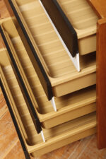 Dębowa szafka/komoda z czterema głębokimi szufladami z czarnobiałymi frontami, TYP U 458, projekt Jiri Jiroutek dla Interier Praha, Czechosłowacja, lata 60. - obrazek 21