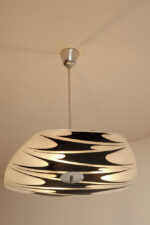Asymetryczna mlecznobiało-czarna trzypunktowa szklana lampa sufitowa „Parasolka” malowana w geometryczne wzory, Kamenický Šenov, Czechosłowacja, lata 60. - obrazek 20