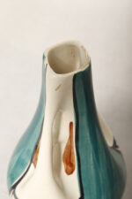 Fajansowy wazon ręcznie malowany podszkliwnie w pomarańczowe, zielone (morskie) i brązowe wzory, projekt Wit Płażewski, Włocławskie Zakłady Ceramiki Stołowej we Włocławku, wzór 443 z 1960 roku - obrazek 21